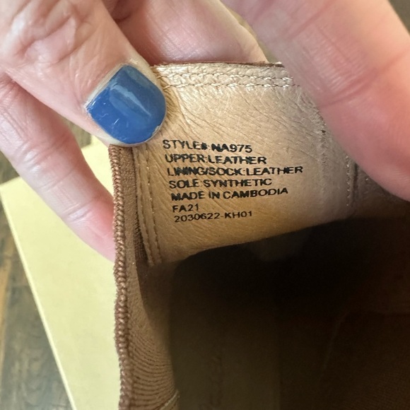 Madwell | The Laura Chelsea Boot in Leather - Picture 9 of 11